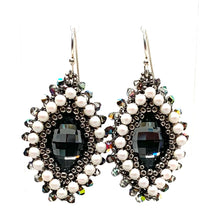 Load image into Gallery viewer, Hojas Earring | Grey and White
